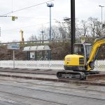 Baustelle für neue Bahnsteige an den Haltestellen am Adelheidring